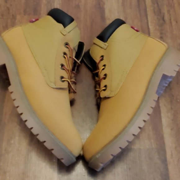 Levi's Harrison Buck Wheat Boots - GS 5.5Y (Women US 7) - Picture 2 of 9